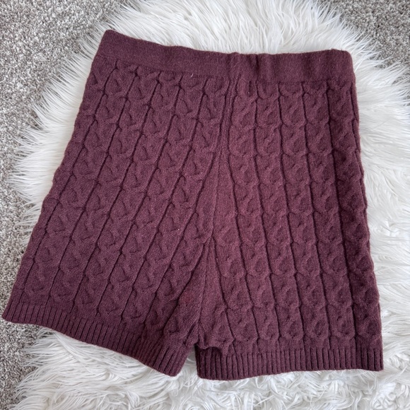 Listcle | Brown Cable Knit High Waisted Sweater Shorts - Picture 3 of 9